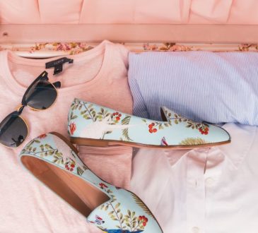 Top 10 Ultimate Travel Wardrobe Stylish & Practical Tips